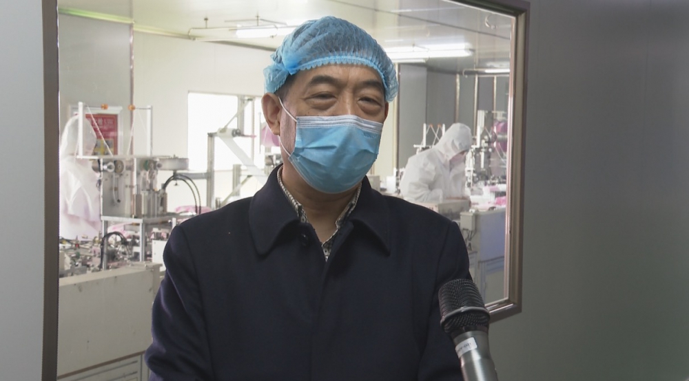 鄭州市醫(yī)用口罩日產(chǎn)能達230萬只。疫情就是命令，防控就是責(zé)任。